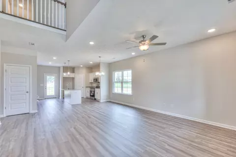 Living - 114 Bartow St, Decherd, TN 37324 photo 1 of 3