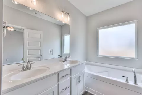 Bath - 114 Bartow St, Decherd, TN 37324 photo 1 of 2