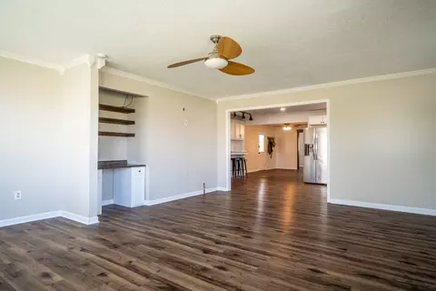 Living - 213 Smith Cir, Loretto, TN 38469 photo 2 of 4