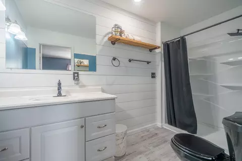 Bath - 213 Smith Cir, Loretto, TN 38469 photo 1 of 2