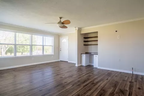 Living - 213 Smith Cir, Loretto, TN 38469 photo 3 of 4