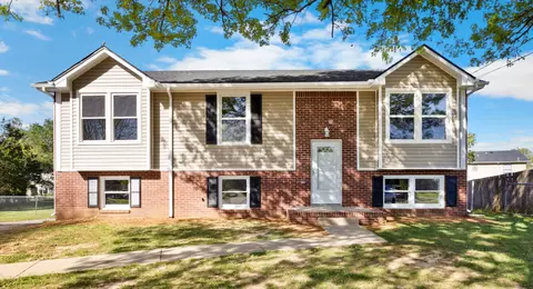 302 Windrush Dr, Clarksville, TN 37042