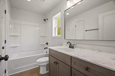 Bath - 120 23rd Ave E, Springfield, TN 37172 photo 1 of 1