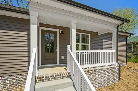 Exterior - 120 23rd Ave E, Springfield, TN 37172 photo 4 of 7
