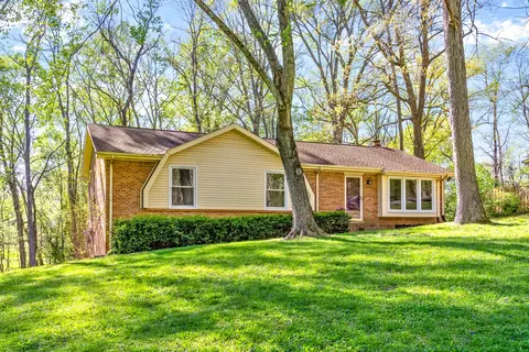 1816 Theresa Dr, Clarksville, TN 37043