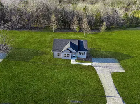 1732 Columbia Rd, Dickson, TN 37055