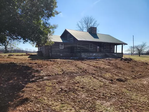 635 Harvey Pvt Ln, Cottontown, TN 37048