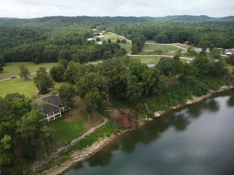 6 Pillow St W, Clifton, TN 38425