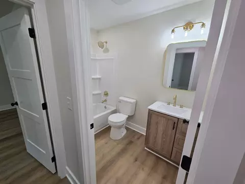 Bath - 841 Lucas Rd, Dickson, TN 37055 photo 4 of 5