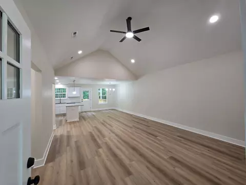 Living - 841 Lucas Rd, Dickson, TN 37055 photo 2 of 3