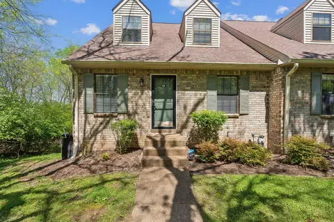 330 Deerpoint Dr, Hendersonville, TN 37075