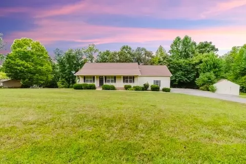 1111 Old County House Rd, Charlotte, TN 37036