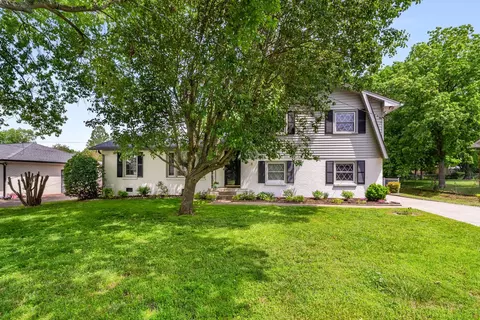 7438 Bridle Dr, Nashville, TN 37221