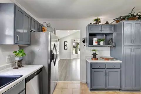 Kitchen - 2643 Monroe Floyd Rd, Decherd, TN 37324 photo 3 of 3