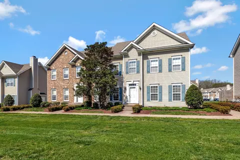 1022 Mckenna Dr, Thompsons Station, TN 37179