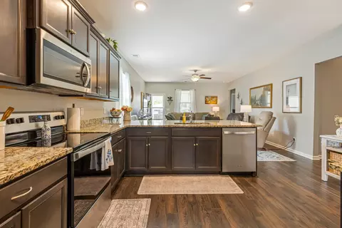 2732 Swarm Ct, Columbia, TN 38401