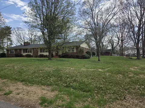 203 Mary Sharp Dr, Decherd, TN 37324 photo 2