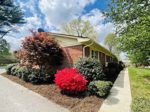 203 Mary Sharp Dr, Decherd, TN 37324 photo 3