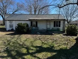 914 Akersville Rd, Lafayette, TN 37083