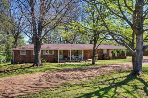 127 Country Club Dr, Hendersonville, TN 37075