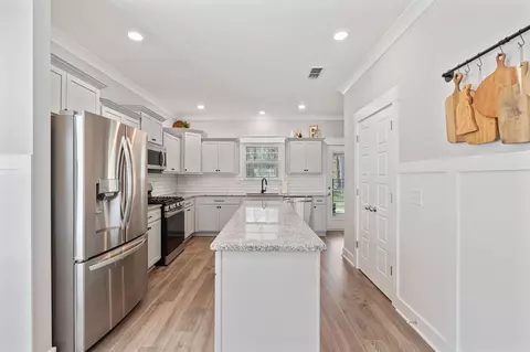 Entry Way - 1470 Cotillion Dr, Murfreesboro, TN 37128 photo 4 of 6