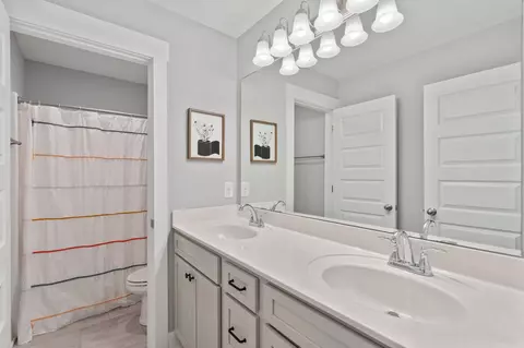 Bath - 1470 Cotillion Dr, Murfreesboro, TN 37128 photo 3 of 4
