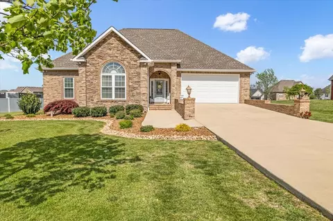 190 Stonegate Dr, Smithville, TN 37166