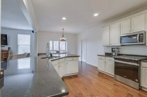 Kitchen - 710 Crestmark Dr, Mount Juliet, TN 37122 photo 3 of 5