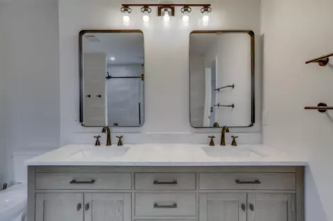 Bath - 710 Crestmark Dr, Mount Juliet, TN 37122 photo 10 of 11