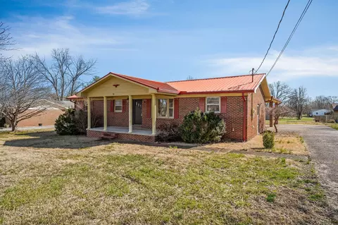 814 Luttrell Ave, Smithville, TN 37166