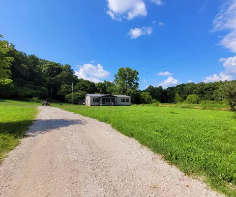 995 Coaling Rd, Charlotte, TN 37036