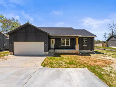 206 Linda Ln, Tullahoma, TN 37388