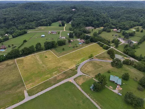 620 Harvey Pvt Ln, Cottontown, TN 37048