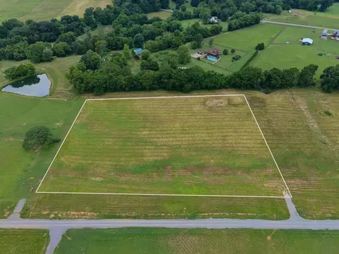 680 Harvey Pvt Ln, Cottontown, TN 37048
