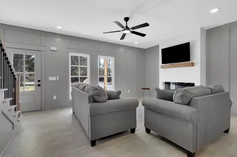Living - 591 Ghea Rd, Normandy, TN 37360 photo 2 of 5