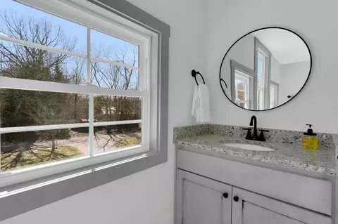 Bath - 591 Ghea Rd, Normandy, TN 37360 photo 3 of 4