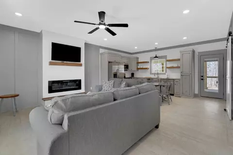 Living - 591 Ghea Rd, Normandy, TN 37360 photo 3 of 5