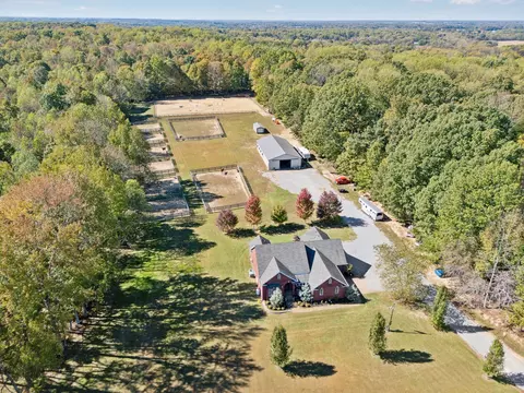 1045 Hoof Paw Trl, Springfield, TN 37172