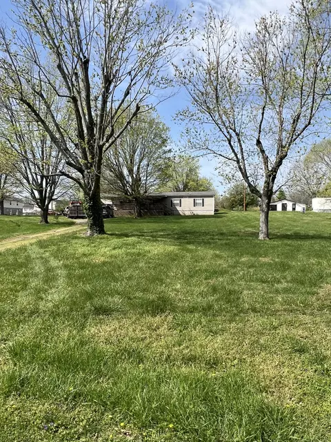 1241 S Russell St, Portland, TN 37148