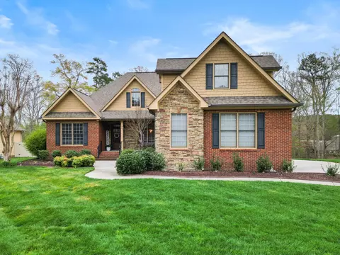 11182 Captains Cove Dr, Soddy Daisy, TN 37379