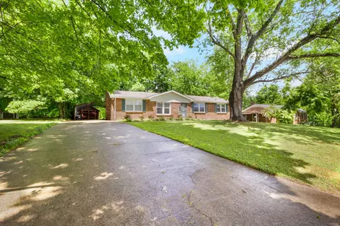 307 Hundred Oaks Dr, Clarksville, TN 37043