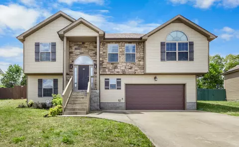 1076 Freedom Dr, Clarksville, TN 37042