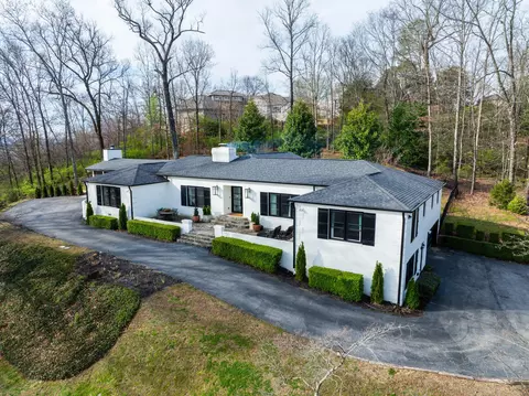 1104 W River Hills Dr, Chattanooga, TN 37415