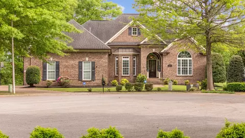 2823 Avington Ct, Murfreesboro, TN 37128