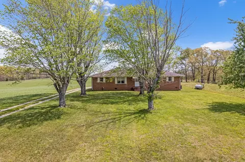 1110 Pomroy Rd, Manchester, TN 37355