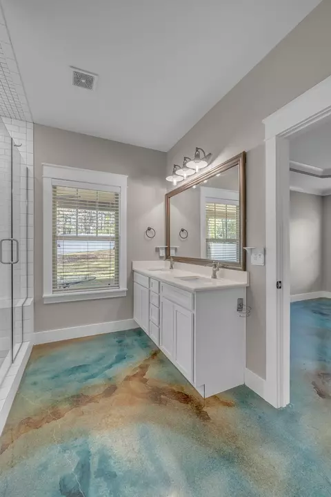Bath - 1118 Cotillion Dr, Murfreesboro, TN 37128 photo 1 of 4