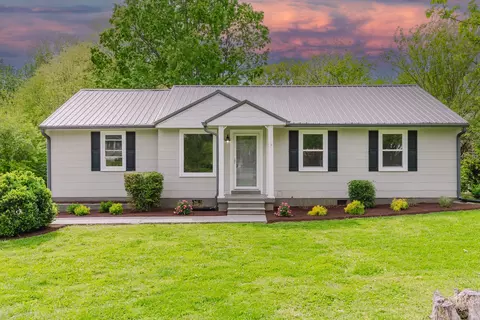 1924 Woodmont Dr, Columbia, TN 38401