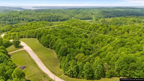 3200 Jack Saunders Rd, Waverly, TN 37185