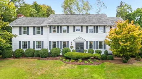 533 W Brow Rd, Lookout Mountain, TN 37350