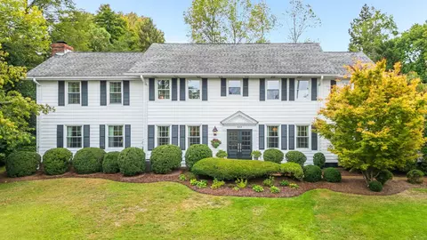 533 W Brow Rd, Lookout Mountain, TN 37350